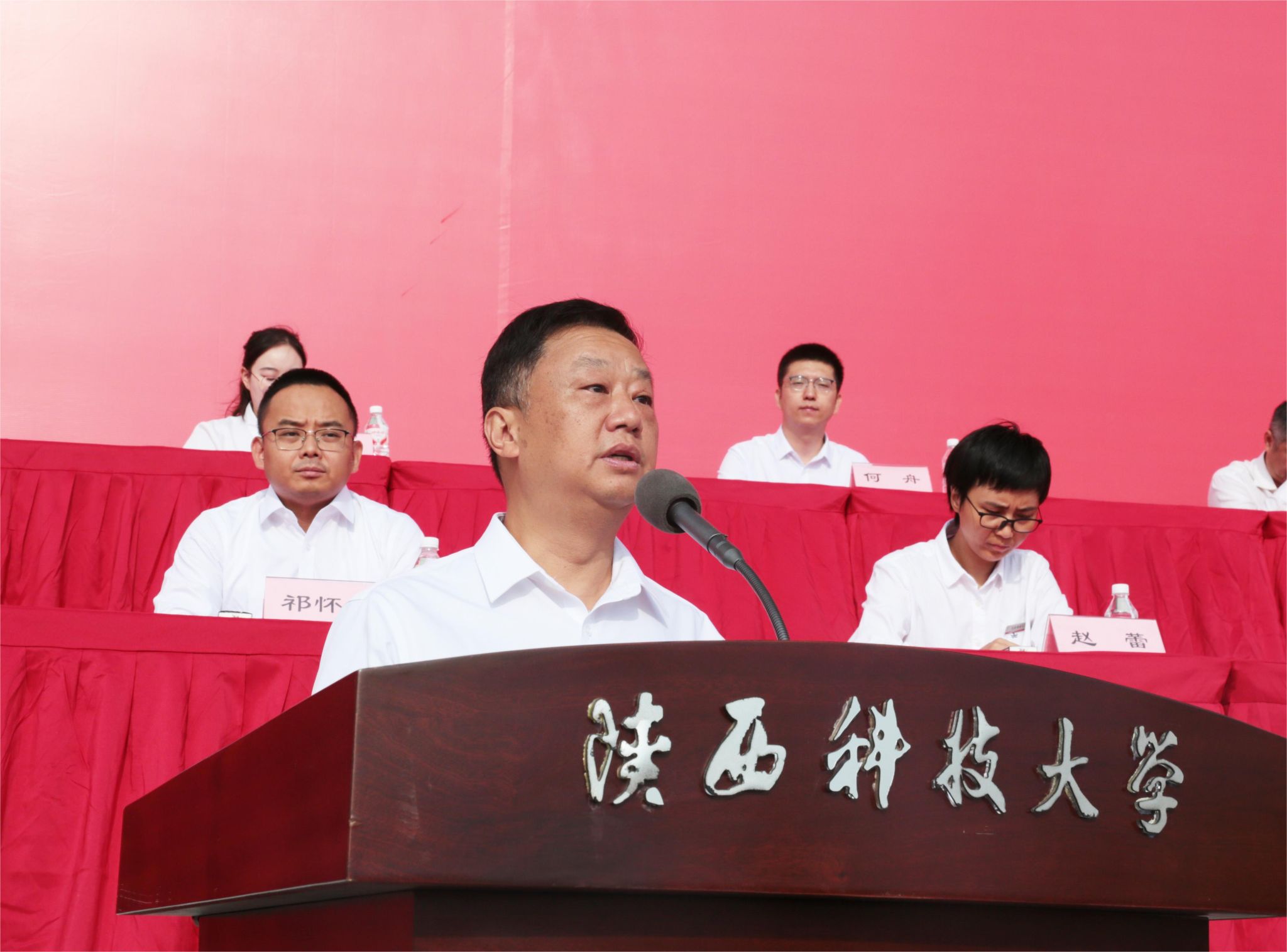 校長(zhǎng)黃劍鋒在陜西科技大學(xué)2025級(jí)新生開(kāi)學(xué)典禮暨軍訓(xùn)動(dòng)員大會(huì)上的講話(huà)